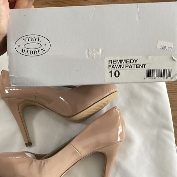 STEVE MADDEN TAN PATENT LEATHER PUMPS.  NEW - Picture 6 of 8
